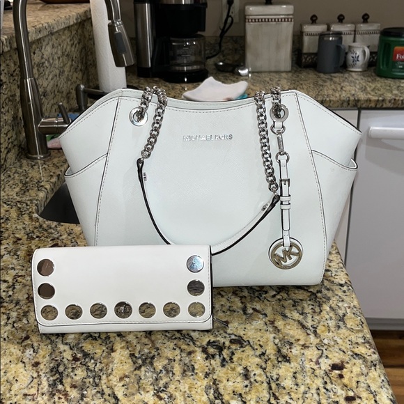 Michael Kors Handbags - EUC Authentic Michael Kors Jet Set Saffiano Leather With Matching Wallet